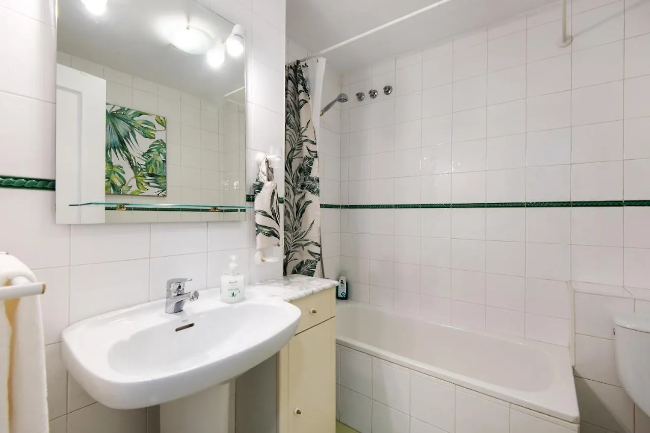 Center Location & Parking Free Apartment With Largeterrace & Bbq Malaga
